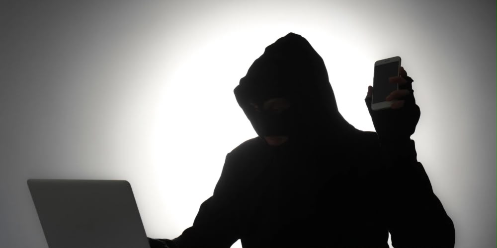 Experto explica cómo opera la estafa triangular y advierte que puede dejar dos víctimas