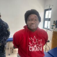 Policía somete a la justicia a hombre por incidente que dejó doctora lesionada en hospital