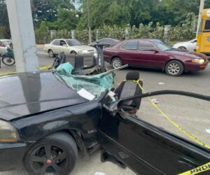 Mujer muere y conductor queda grave tras Honda Civic partirse en dos en Santiago