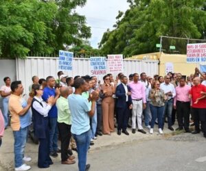 FP pide declarar a Santiago en estado de emergencia educativa ante deterioro y paralización de escuelas
