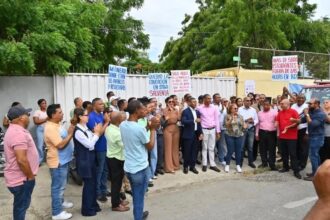 FP pide declarar a Santiago en estado de emergencia educativa ante deterioro y paralización de escuelas