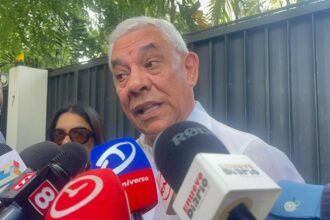 Diputado Espaillat compara endeudamiento: “Danilo desembolsó US$48 mil millones en ocho años y este Gobierno acumula US$26 mil millones”.