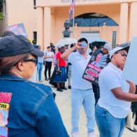 Familiares de joven desaparecido protestan frente al Palacio Nacional