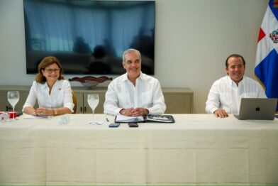 Abinader agota segundo día de trabajo en Santiago con reuniones con APROCOVICI, AMAPROSAN y Compromiso Santiago