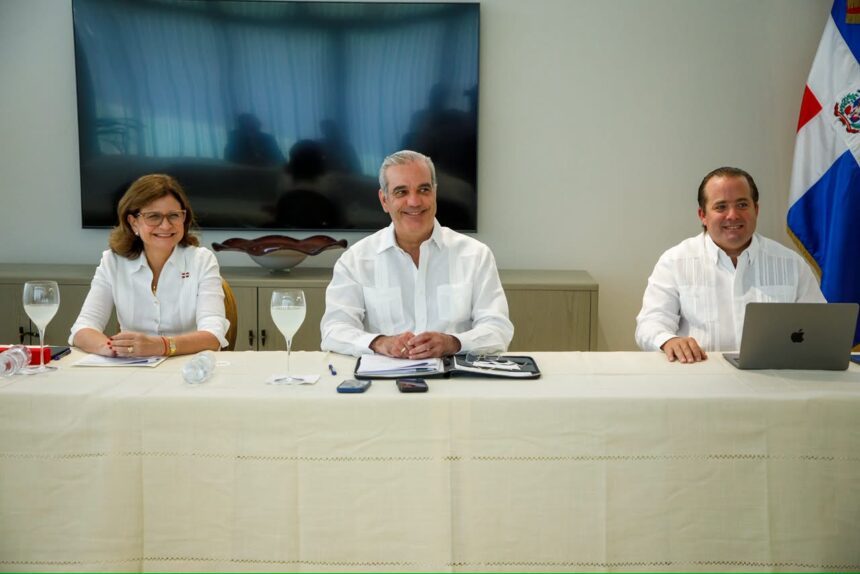 Abinader agota segundo día de trabajo en Santiago con reuniones con APROCOVICI, AMAPROSAN y Compromiso Santiago