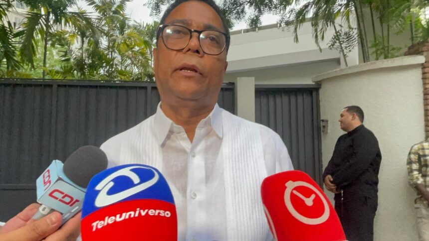 Abinader ordena destrabar obras paralizadas tras reclamos de alcaldes