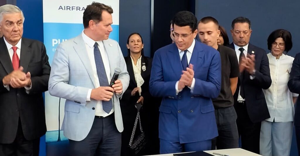Air France y RD renuevan acuerdo para mantener vuelos directos hasta 2027.