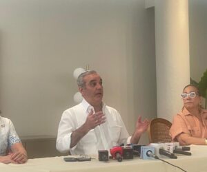 Abinader confirma negociación con EE. UU. por decreto que protege el arroz dominicano