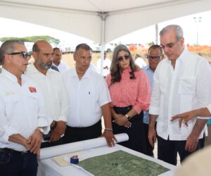 Abinader supervisa avances del alcantarillado de Licey al Medio que entrará en funcionamiento en enero de 2027