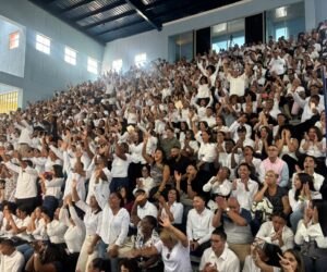 Santos Badía inicia entrega de 10,000 becas a jóvenes dominicanos