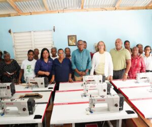 DASAC entrega máquinas de coser para impulsar autoempleo femenino en San Cristóbal