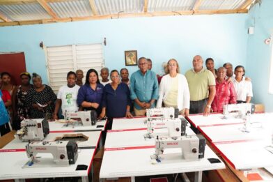DASAC entrega máquinas de coser para impulsar autoempleo femenino en San Cristóbal