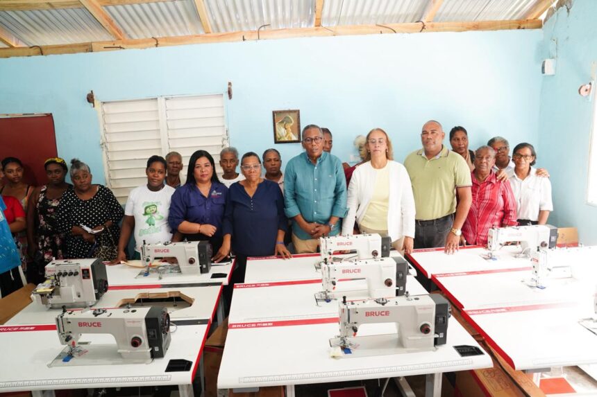 DASAC entrega máquinas de coser para impulsar autoempleo femenino en San Cristóbal
