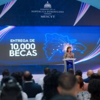 Raquel Peña en entrega de 10,000 becas: “Hoy estamos abriendo puertas”