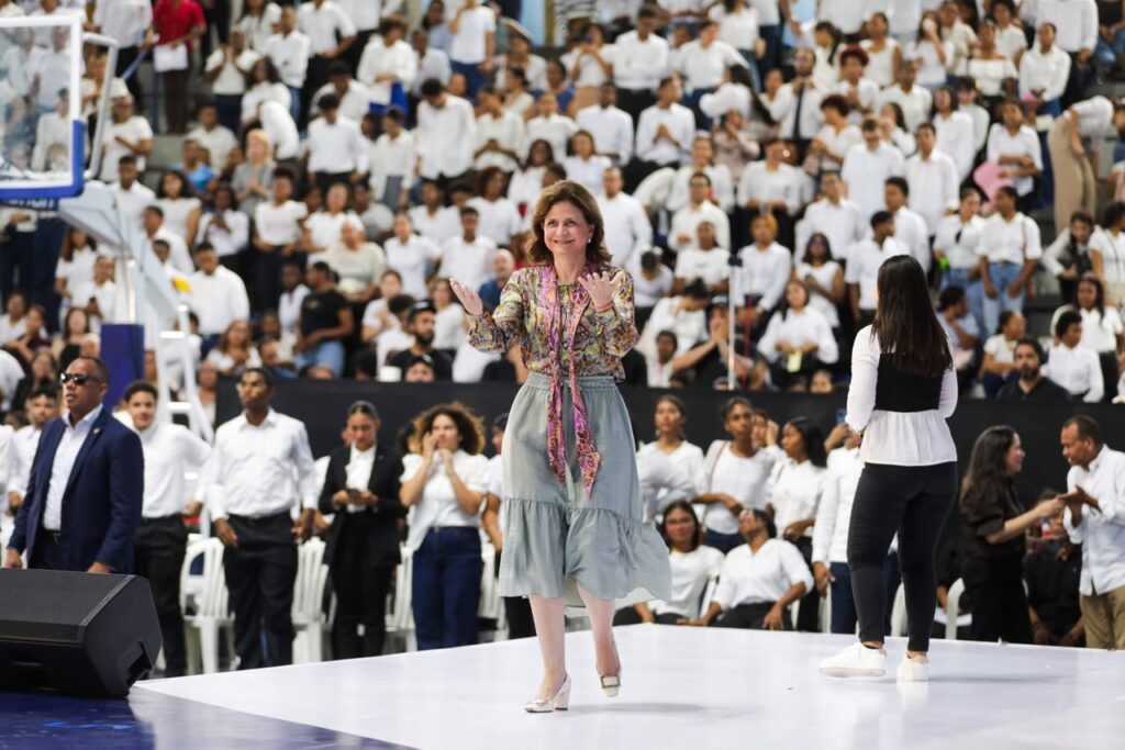 Raquel Peña en entrega de 10,000 becas: “Hoy estamos abriendo puertas”