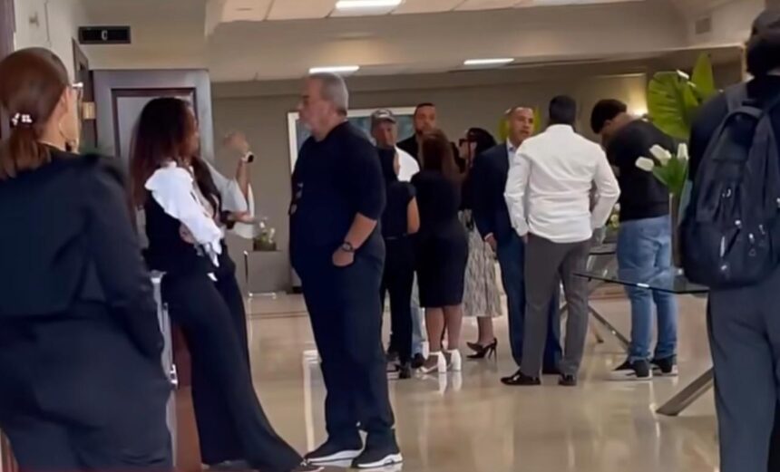 Figuras del arte y la comunicación acudieron a despedir a Elisabeth Ruiz en la funeraria Blandino