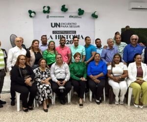 Josefina Pimentel juramenta maestros en la Fuerza del Pueblo