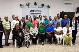 Josefina Pimentel juramenta maestros en la Fuerza del Pueblo