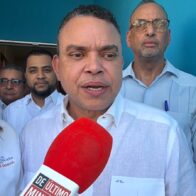 Landrón supervisa y entrega equipos valorados en más de RD$400 mil en policlínica de Arroyo Barril