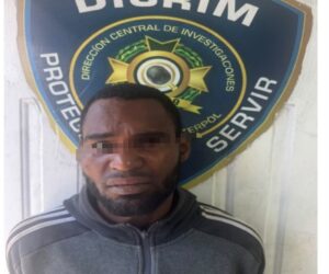 Policía apresa en flagrante delito a alias “Ratón” por robo a banca de lotería en Monte Plata