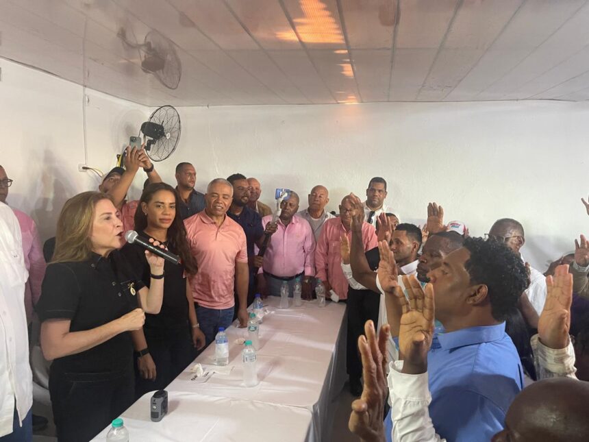 Yunior Figueroa suma respaldos a Carolina Mejía en SDN