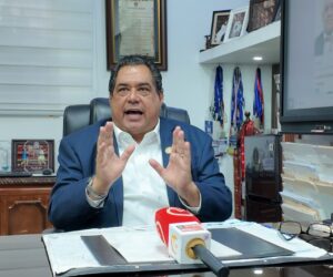 Permisos digitales de salida de menores generan RD$1.3 millones a notarios en agosto