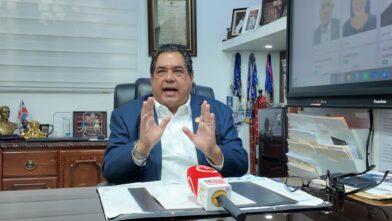 Permisos digitales de salida de menores generan RD$1.3 millones a notarios en agosto