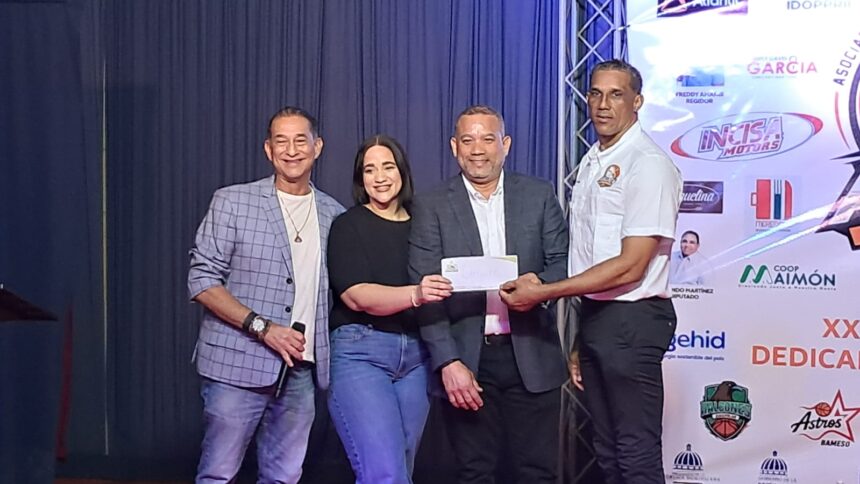 Dental Plamed entrega RD$600 mil a equipos y comité organizador del Torneo Superior de Bonao