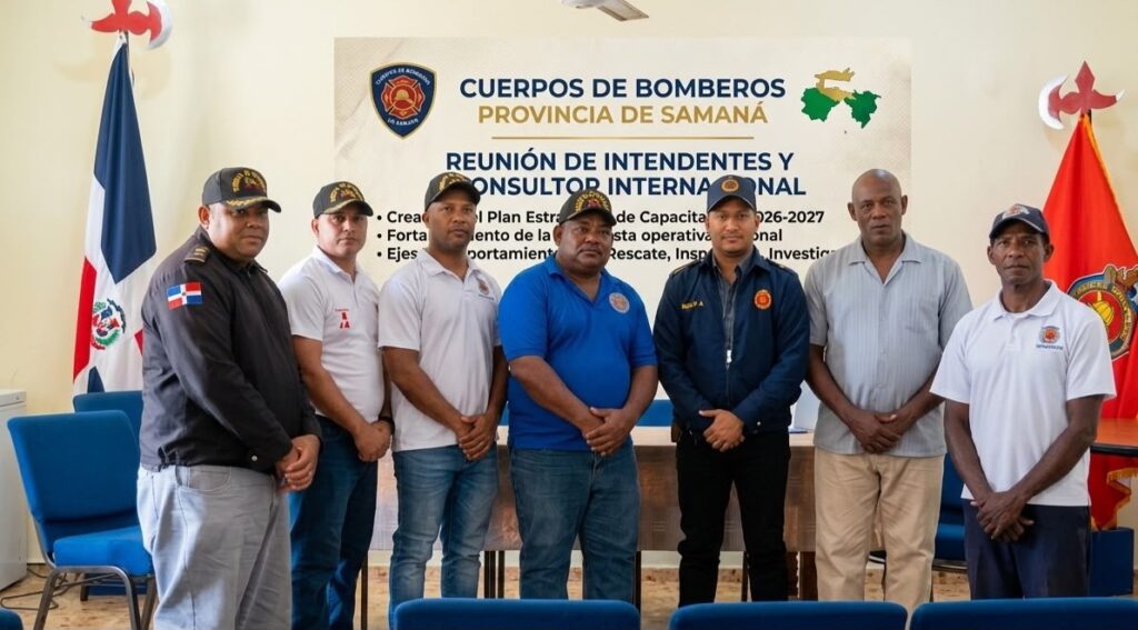 Bomberos de la provincia de Samaná unen fuerzas para fortalecer capacitación y respuesta ante emergencias