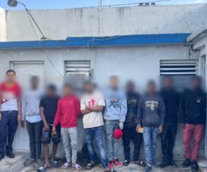 Policía detiene a ocho presuntos miembros de “Los 5.5” en Haina