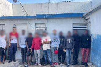 Policía detiene a ocho presuntos miembros de “Los 5.5” en Haina