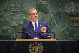 Abinader felicita a jóvenes dominicanos por lograr récord Guinness de lectura en voz alta
