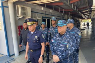 Director de la Policía advierte: agentes responderán ante ataques, pero no tolerará excesos de autoridad