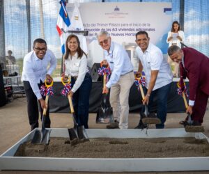 Energía y Minas da primer palazo para construcción de 63 viviendas como parte del reasentamiento de familias en Cotuí