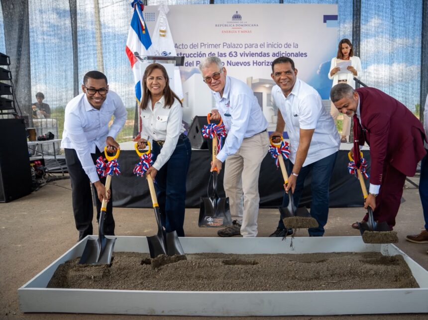 Energía y Minas da primer palazo para construcción de otras 63 viviendas en proyecto  Nuevos Horizontes, Cotuí