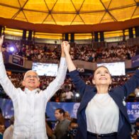 Carolina presenta a Ricardo de los Santos como su jefe de campaña