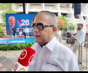 Héctor Acosta: “Carolina es mi presidenta” y respalda su proyecto presidencial para 2028