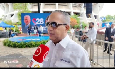 Héctor Acosta: “Carolina es mi presidenta” y respalda su proyecto presidencial para 2028