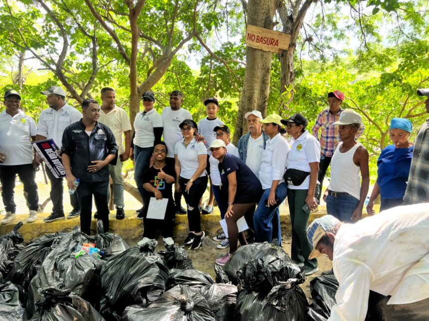 IDECOOP realiza jornada de limpieza en el río Mijo
