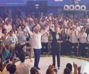 Carolina Mejía juramenta a Ricardo de los Santos como coordinador de su proyecto presidencial