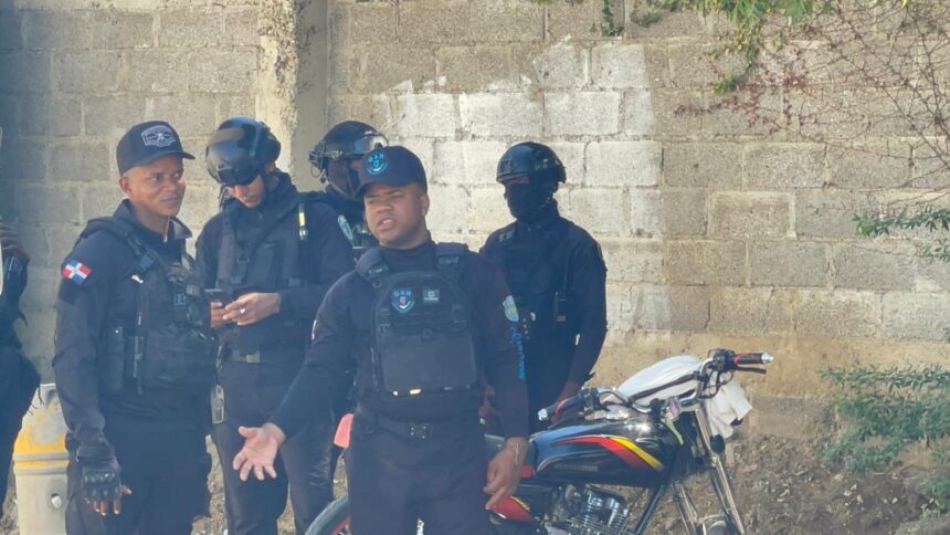 Muerte de “El Niño” desata protesta en el INACIF; familiares rompen puerta y obligan despliegue policial
