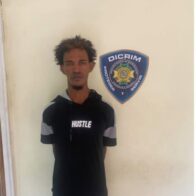Policía busca a “Hansel Boca Negra” tras heridas de bala a dos agentes en Sabana Perdida