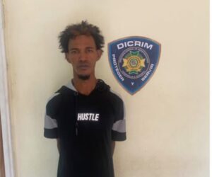 Policía busca a “Hansel Boca Negra” tras heridas de bala a dos agentes en Sabana Perdida