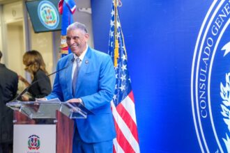 "Somos los únicos que trabajamos sábado y domingo", afirma Chu Vásquez sobre Consulado dominicano