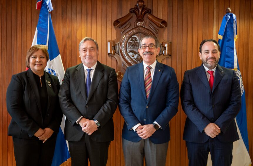 UASD y UNIR fortalecen cooperación académica y proyectan ampliar la educación virtual