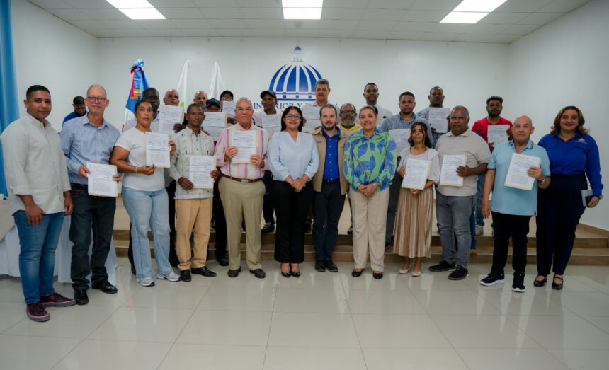 Más de RD$20 millones en bonos benefician a 29 productores para riego y energía fotovoltaica