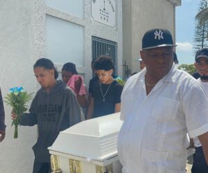 Sepultan a “El Coco” entre reclamos de familiares y amplio dispositivo policial