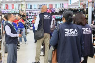 Fiscalizadores de Aduanas.