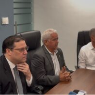 El ministro de Industria, Comercio y Mipymes, Yayo Sanz Lovatón y el presidente de la Asociación Nacional de Detallistas de Gasolinas (Anadegas), Elías Pérez.
