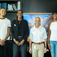 AES Dominicana recibe a los hermanos Martínez y destaca la disciplina detrás de sus triunfos